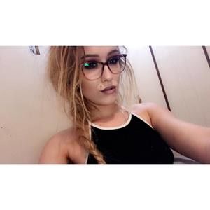 Meet your Posher, Hayley